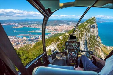 Cebelitarık Kayası 'ndaki Helikopter