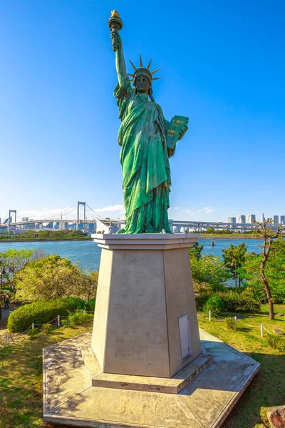 Estátua da Liberdade e Ponte do Arco-íris — Fotografia de Stock