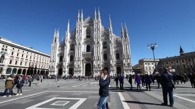 Açık kare Duomo Katedrali