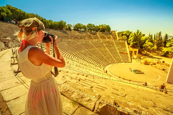 Mujer fotógrafa en Europa — Foto de Stock