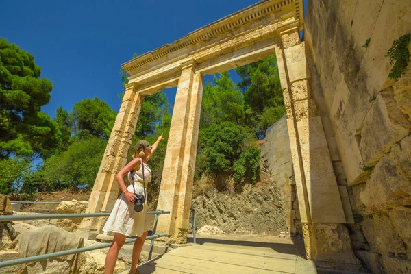 Turismo en el Teatro Epidaurus Gate — Foto de Stock