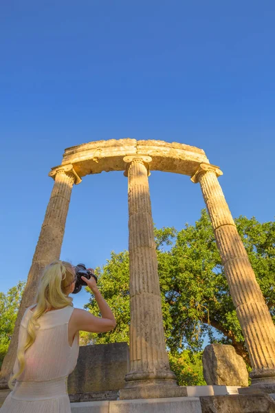 Fotógrafo en Ancient Olympia — Foto de Stock