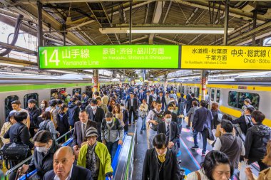 Commuters Shinjuku istasyonu