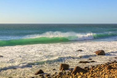 Bir Hout Bay dalgalarda