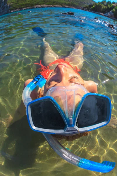 Női bikini-snorkeler — Stock Fotó