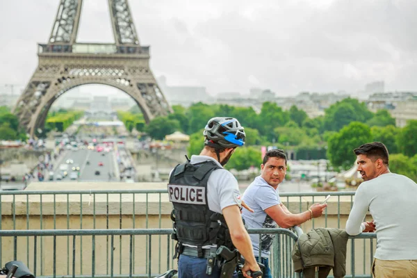 Patrulla Torre Eiffel — Foto de Stock