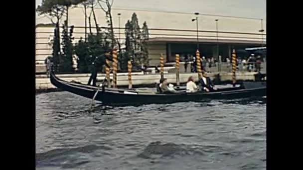 京杭大运河的桨手 — 图库视频影像