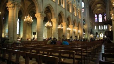 Notre Dame içeride.
