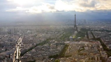 Tour Eiffel zaman atlamalı