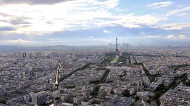 Tour Eiffel zaman atlamalı