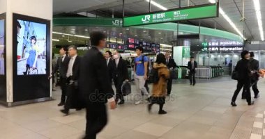 Shinjuku Station kapıları