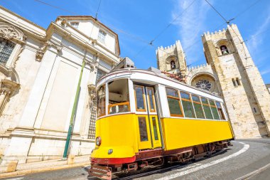 Tarihi tramvay ve Lisbon Cathedral
