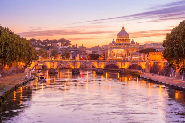 Roma magenta crepúsculo — Foto de Stock