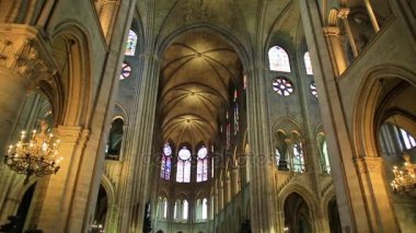 Notre Dame orta nefin