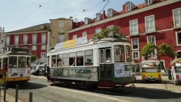 Dois bondes em Lisboa — Vídeo de Stock