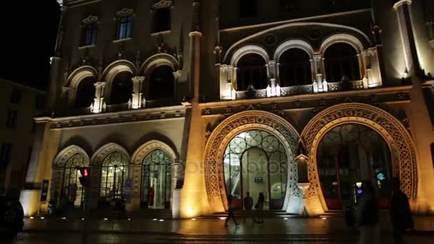 Rossio Station door de nacht — Stockvideo