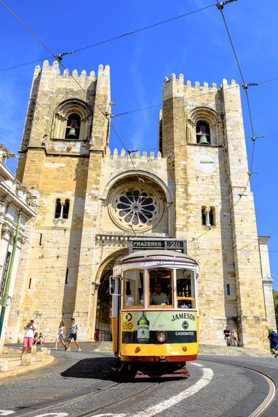 Tramvay 28 ve Lizbon Katedrali