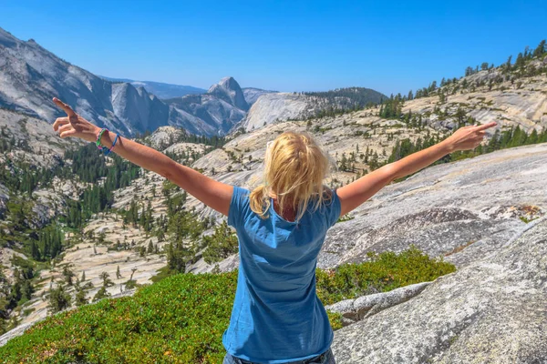 Happy Yosemite hiking — Stock Photo, Image