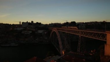Porto Köprüsü tren