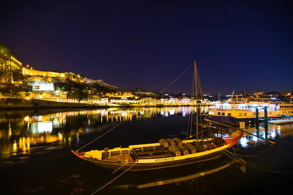 Rabelo perahu pada malam hari — Stok Foto