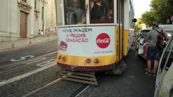 Tram 28 a Se katedrála — Stock video