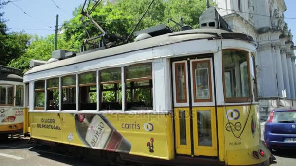 Bazilice Estrela a Tram 28 — Stock video