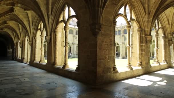 Coimbra kathedraal colonnade — Stockvideo