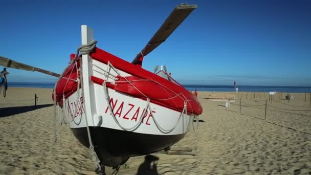Nazare fiskebåt — Stockvideo