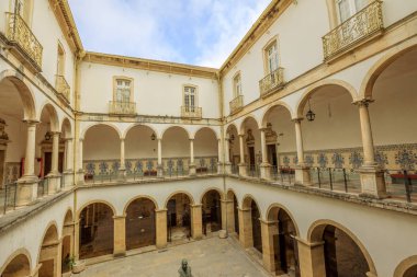 Coimbra Üniversitesi manastır