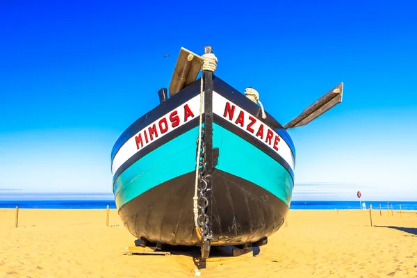 Nazare rybářský člun — Stock fotografie