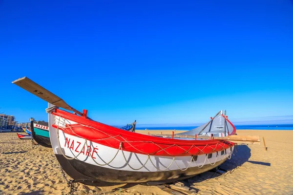 Nazare fiskebåt — Stockfoto