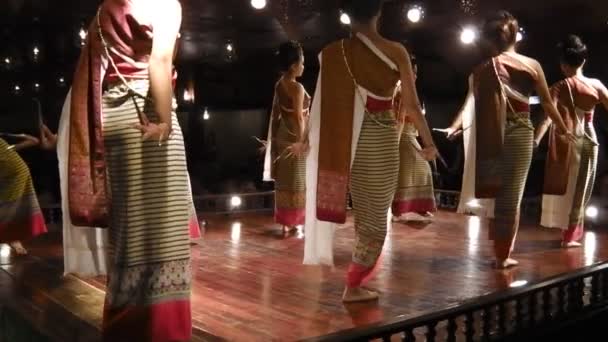 Thaise traditionele dansers — Stockvideo