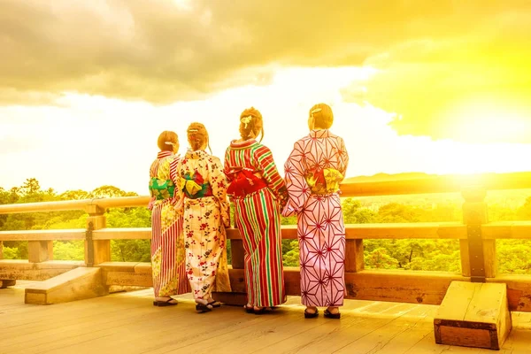 Kimono women in Kiyomizu-dera — Stock Photo, Image