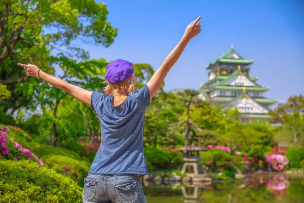 Toeristische in Osaka Castle — Stockfoto