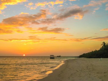 tropikal deniz günbatımı
