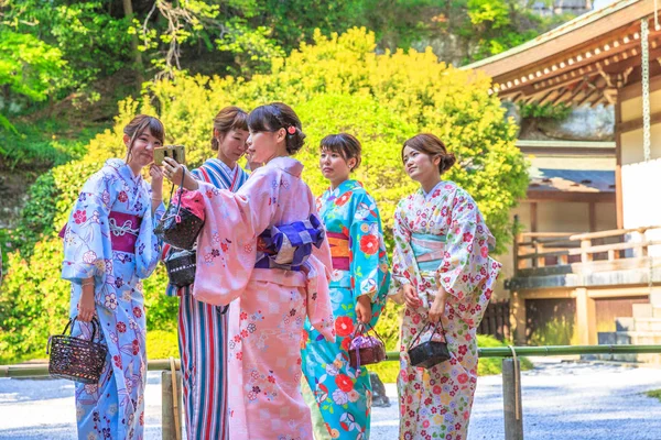 Kimono women in Hokoku-ji — Stock Photo, Image
