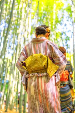 Kadın kimono bambu Grove