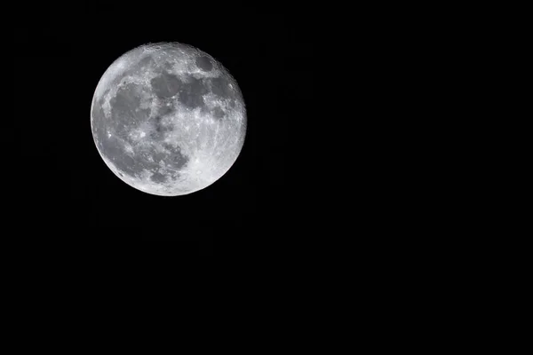 Pełnia księżyca po lewej — Zdjęcie stockowe