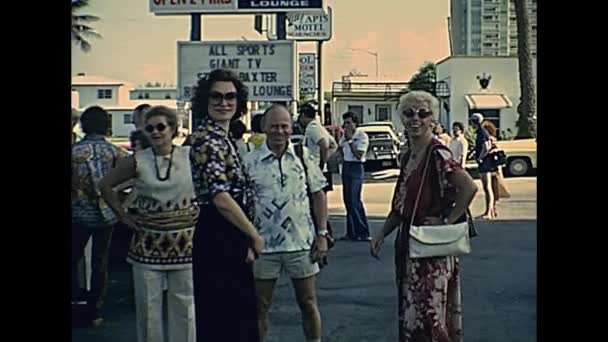 Майамі-Біч 1970-х роках туристів — стокове відео
