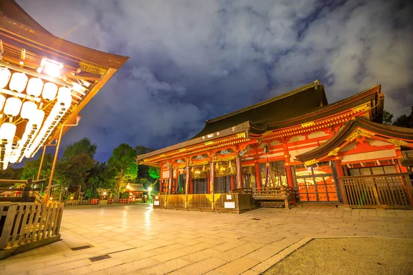 八-神社在夜间 — 图库照片