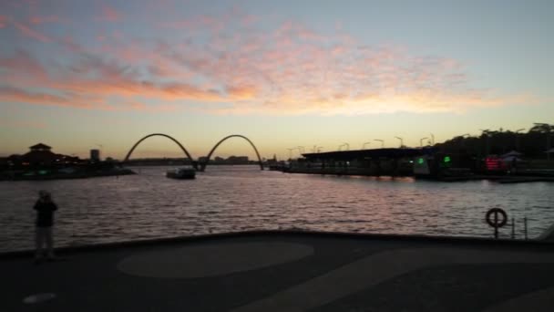 Puesta de sol del puente Elizabeth Quay — Vídeos de Stock