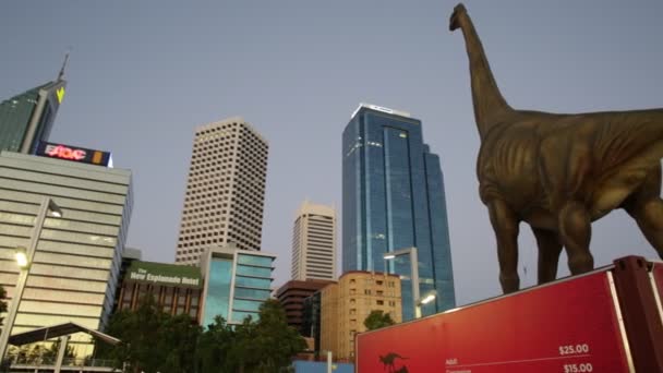 Dinosauro a Elizabeth Quay — Video Stock