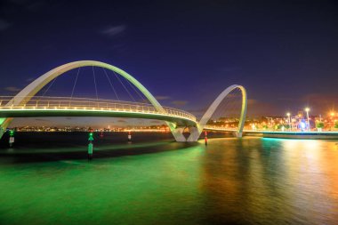 Elizabeth Quay köprü gece