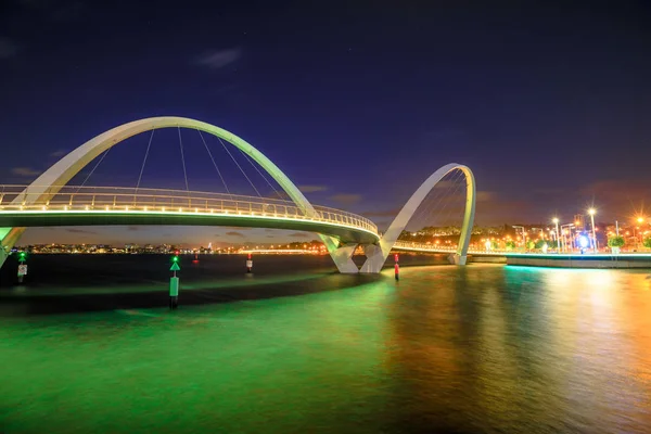 Elizabeth Quay Bridge noite — Fotografia de Stock