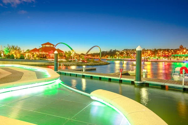 Elizabeth Quay hora azul — Foto de Stock