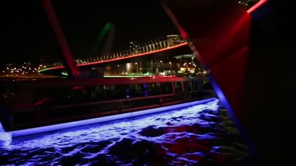 Ночь на мосту Элизабет Куэй — стоковое видео