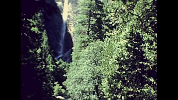 Yosemite np niedrigerer Wasserfall — Stockvideo