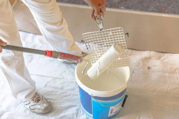 Paint roller and bucket — Stock Photo, Image