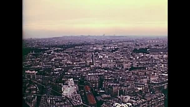 Eiffelturm-Touristen — Stockvideo