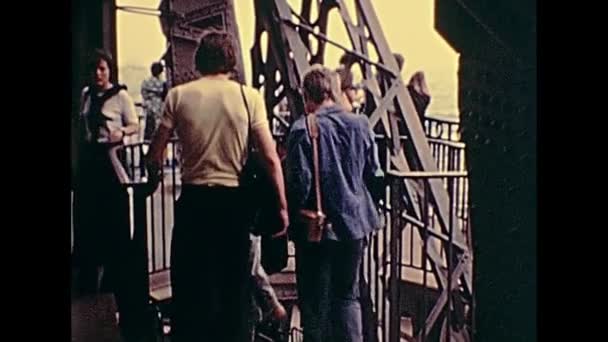 Ponte di osservazione della Torre Eiffel — Video Stock